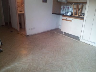 Rénovation d’un revêtement de sol dans un appartement : remplacement d’un sol plastique par une pose de carrelage - Vieux Boucau - Landes (40).